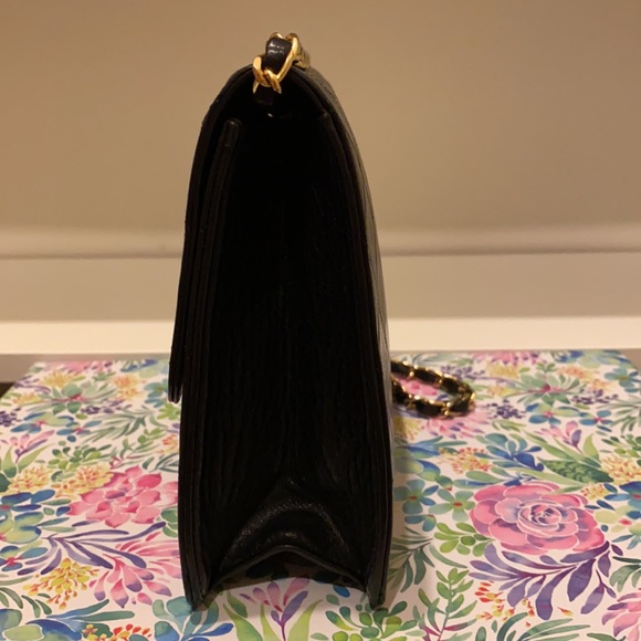 SOLD🔥🔥🔥Chanel Vintage Classic Flap Bag - Picture 4 of 17